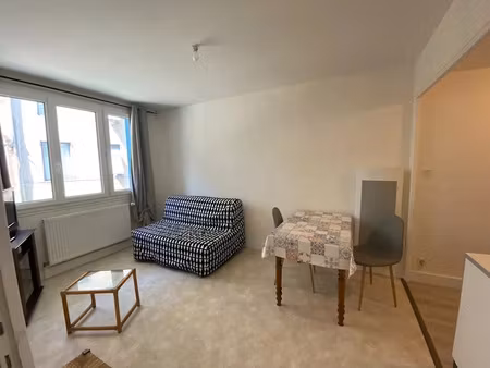 vente propriété 6 pièces 84 m² à lamastre (07270)  73 000 €