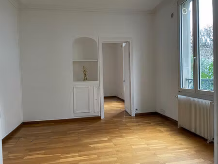 3 pièces traversant au calme et au milieu de la verdure en plein centre-ville de meudon !