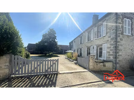 à vendre magnifique corps de ferme sur 1/2 hectare proche provi