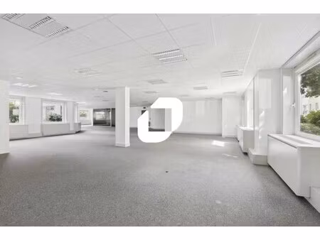 a louer  surfaces rdc + jardin