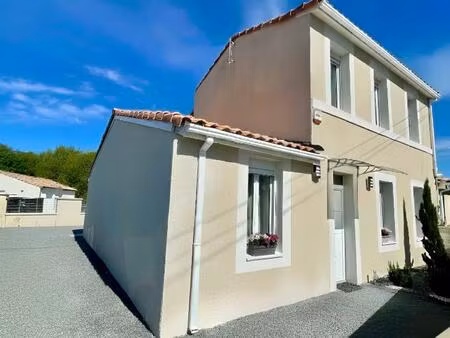 maison de 5 pièces de 165 m² à avensan