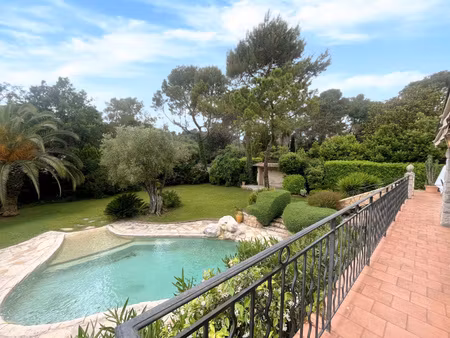 mougins – villa de prestige avec piscine