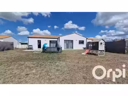 vente maison 4 pièces 104 m² à saint-romain-de-benet (17600)  265 000 €