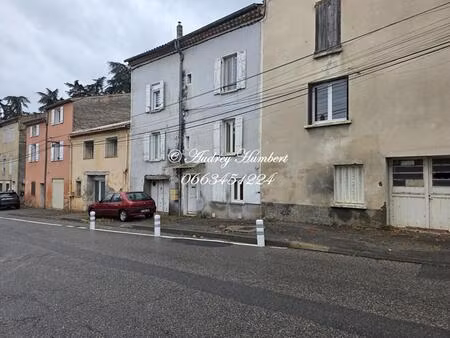deja sous offre :exclusivite  la brillanne  ideal investisseurs   en plein coeur du villag