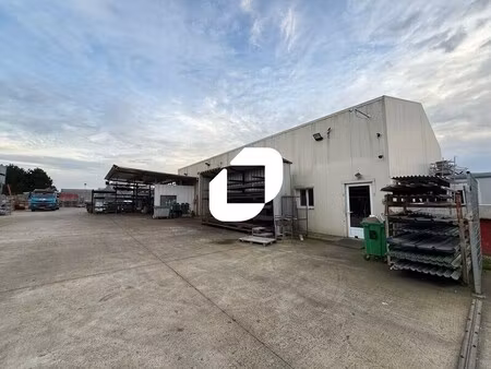 a vendre  batiment independant avec terrain