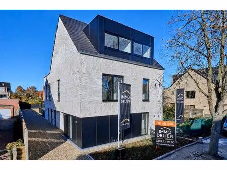 ezaart 135 2400 mol 1ste verdiep te huur van 100 m² met terras en met carport en buitenber