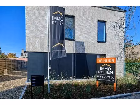 ezaart 135 2400 mol gelijkvloers te huur van 131 m² met carport  tuin en buitenberging