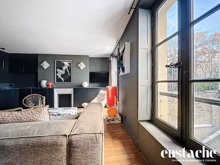 superbe 2 pièces  au calme absolu d'une cour arborée  idéalem