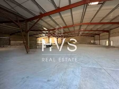 batiment de stockage - quais et terrain exterieur - proche aeroport