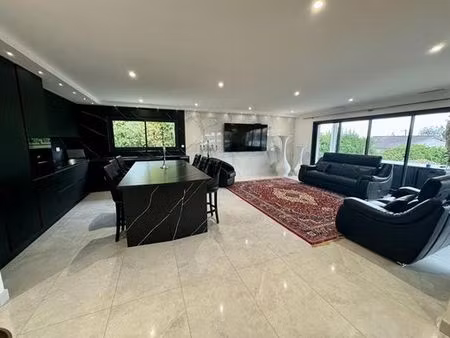 maison de 6 pièces de luxe en vente à bassens  france