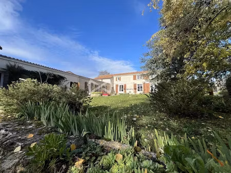 vente maison 7 pièces 240 m² à benet (85490)  345 000 €