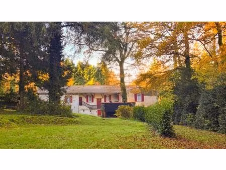 charmante propriété en pierre avec 8 appartements près du lac du lampy