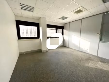 a louer  bail precaire 110m² à 180m² part dieu