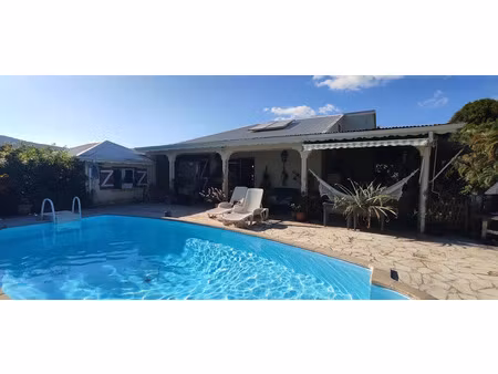 vente maison 4 pièces 118 m² à sainte rose (97115)  360 000 €