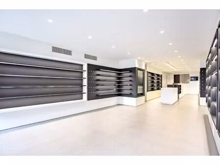 commercieel te koop in veurne