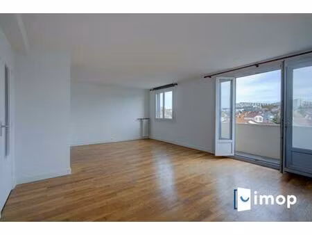 beau 5 pièces de 80 m2 avec balcon