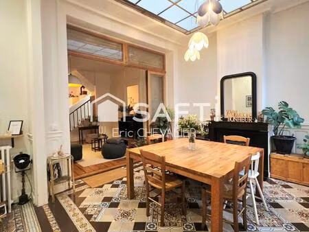 maison avec cachet  4 chambres grand jardin proche métro et tram