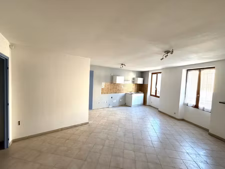 vente appartement 3 pièces 62 m² à carces (83570)  99 000 €