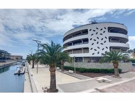 port-frejus spacieux t3 de standing vue canal port garage