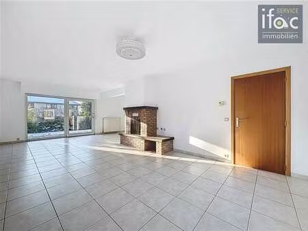 villa très bien située avec 5 chambres et 2 salles de bains