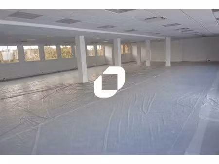 a louer  au pied du futur metro 18