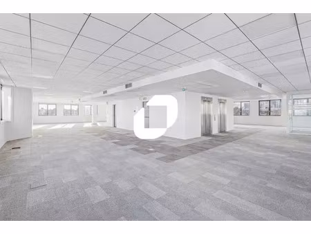 a louer  immeuble renove avec services de standing