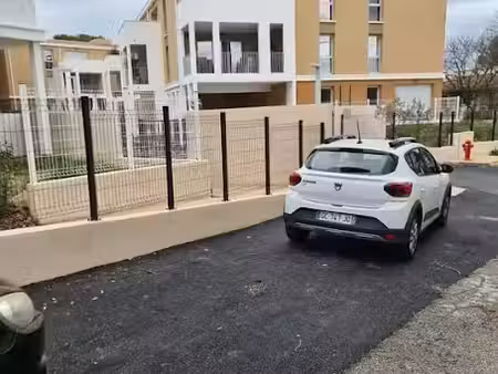 location meublée appartement 3 pièces 58 m² à lambesc (13410)  1 200 €