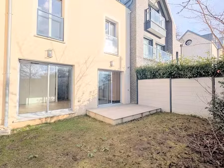 location maison 4 pièces 66.5 m² à rueil-malmaison (92500)  2 200 €