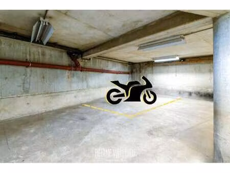 location garage box et parking à cherbourg-en-cotentin (50100) : à louer / 4m² cherbourg-e