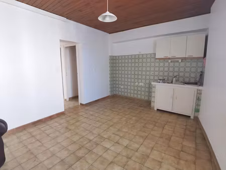 location appartement 1 pièce 33 m² à beaucaire (30300)  450 €