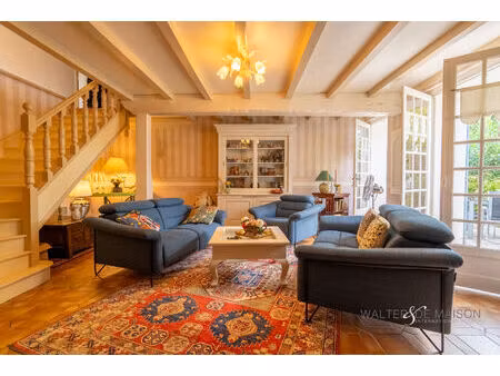 maison familiale  de 232m2 - 7 pièces - jardin clos - boutiers saint trojan - ( a 4mn de c