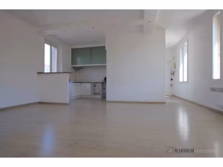 grand t3 traversant st roch