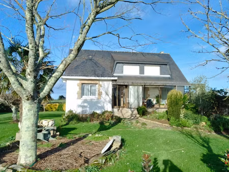 maison 182m2 avec 6 chambres et veranda.