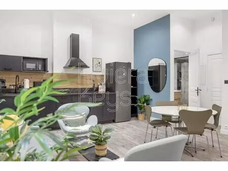 cannes – suquet : 3 pièces de 46 m² bien agencé  au calme  donnant sur cour