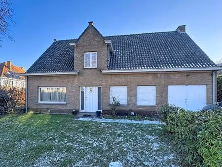 statige villa met 4 slaapkamers en bureau