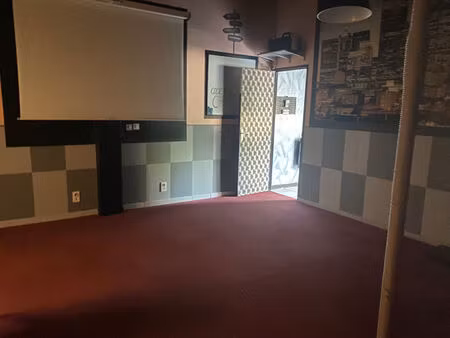 location local commercial