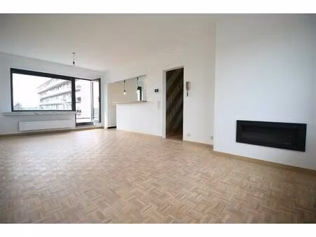 gerenoveerd 1 slaapkamer appartement met parkeerplaats