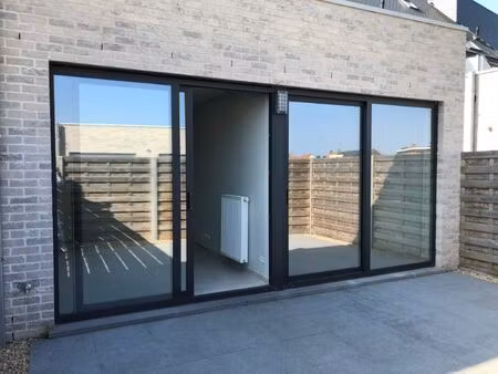luxueus nieuwbouwappartement op het gelijkvloers met 3 slaapkamers met ruim privé-terras e