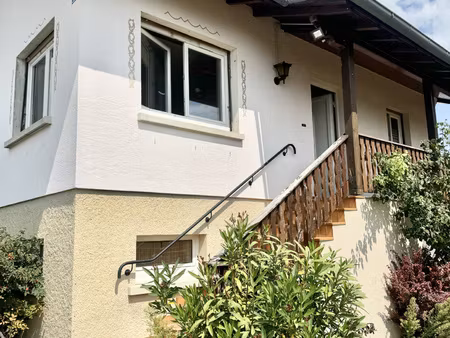 maison individuelle avec jardin et dépendance