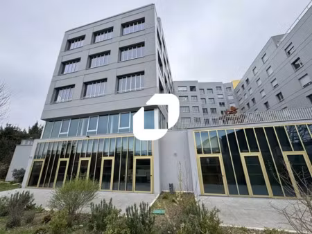 a louer  coworking en face du métro 14