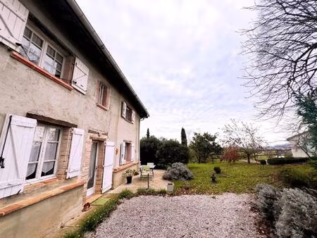 propriété de caractère – vue dominante  piscine  installations équestres  calme absolu...