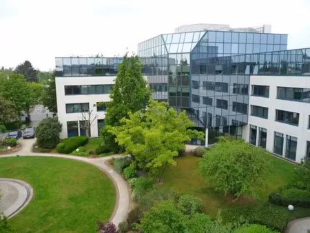 a louer bureaux rénovés et climatisés au sein d'un programme qualitatif