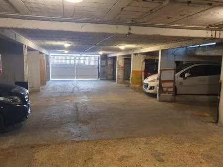 location garage box et parking à rennes centre ville (35000) : à louer / 14m² rennes centr