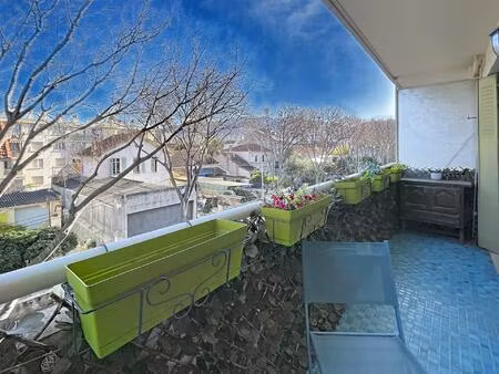 t2/3 avec exterieur stationnement et gardien 13010