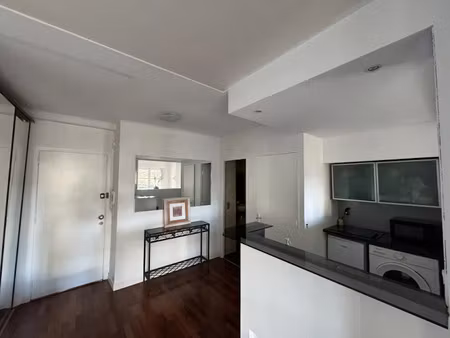 location meublée appartement 2 pièces 37 m² à cannes (06400)  1 080 €