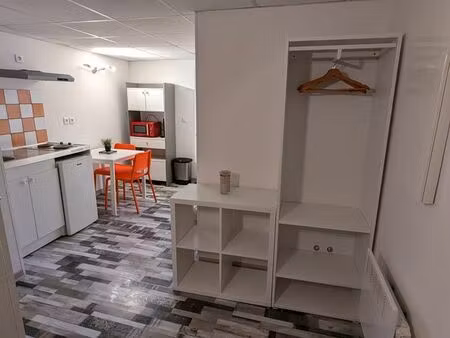 studio meublé rénové – terrasse privée – centre-ville – idéal étudiant