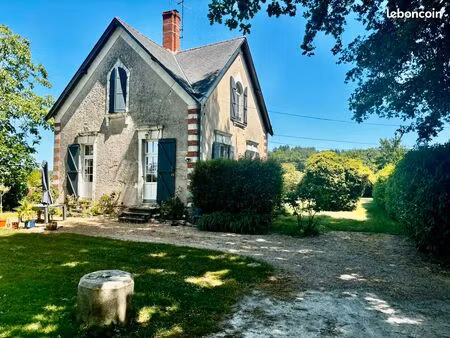maison ancienne rénovée avec 3 chambres dans un environnement unique