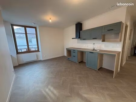 3 appartements - arpajon sur cere