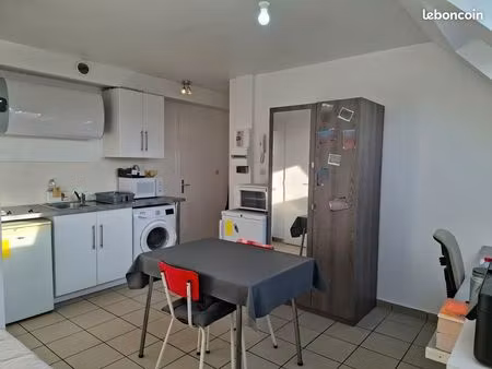 studio meublé entièrement rénové 2 minutes à pieds de l'université