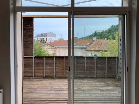 agen cathédrale – t3 duplex avec grande terrasse et parking privé